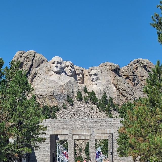 entrance way to Mount Rushmore in style of triumphal arch